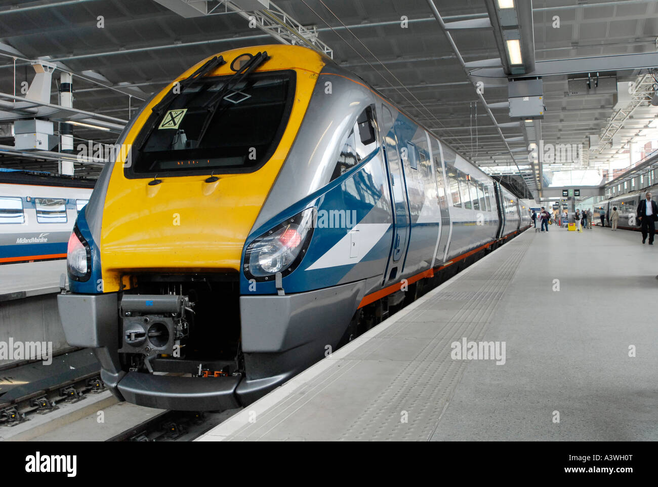 Midland mainline Klasse 222 Meridian Zug am Bahnhof St Pancras, London, UK Stockfoto