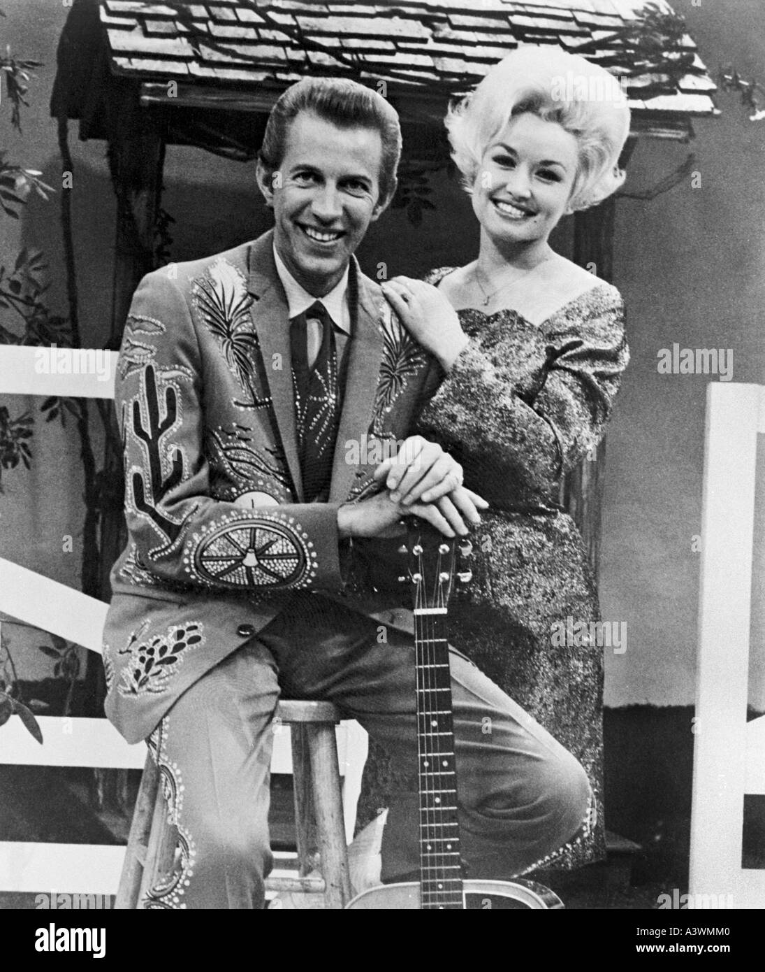 PORTER WAGONER auf seinen US-TV-Show mit einem jungen Dolly Parton über 1972 Stockfoto