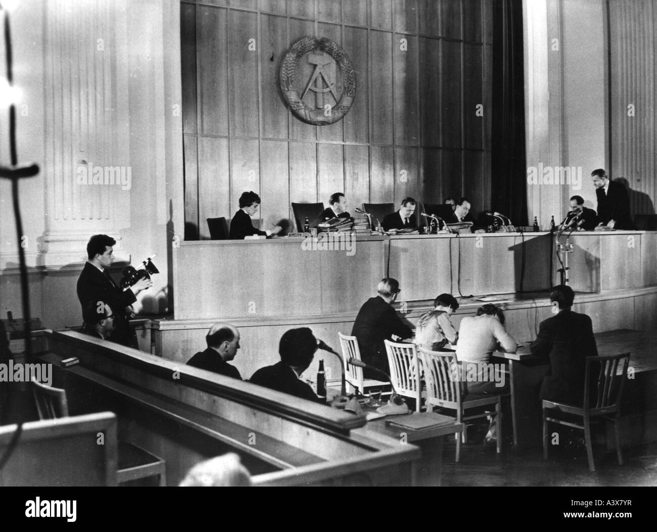 Geografie/Reisen, Deutschland, Deutsche Demokratische Republik, Schauprozess gegen Bundesminister Theodor Oberländer, 1. Strafabteilung, Obergericht, Ost-Berlin, 22.4.1960, Stockfoto