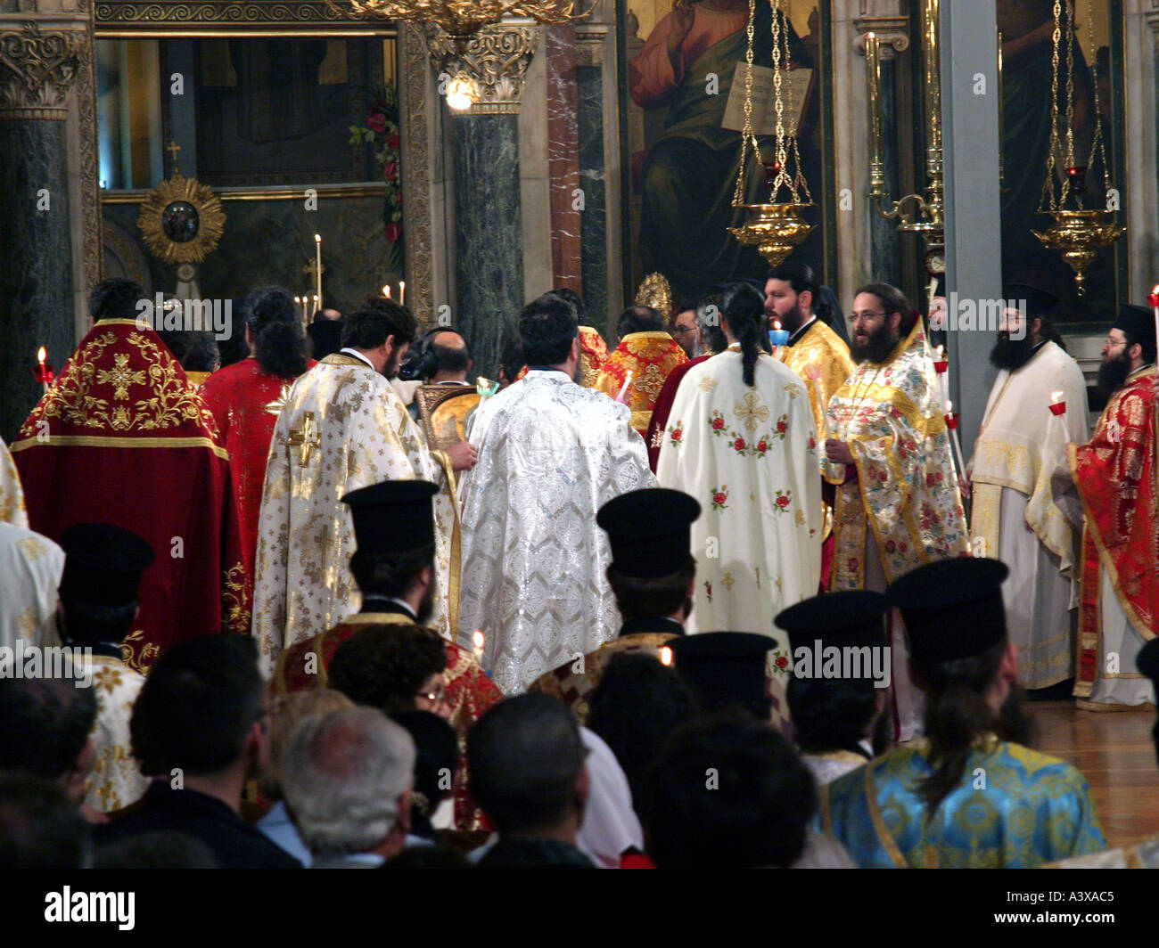 Zeremonie Religion Athen Griechenland Liturgie orthodoxe Kirche Feier Ostern Churchman Kleriker Stockfoto