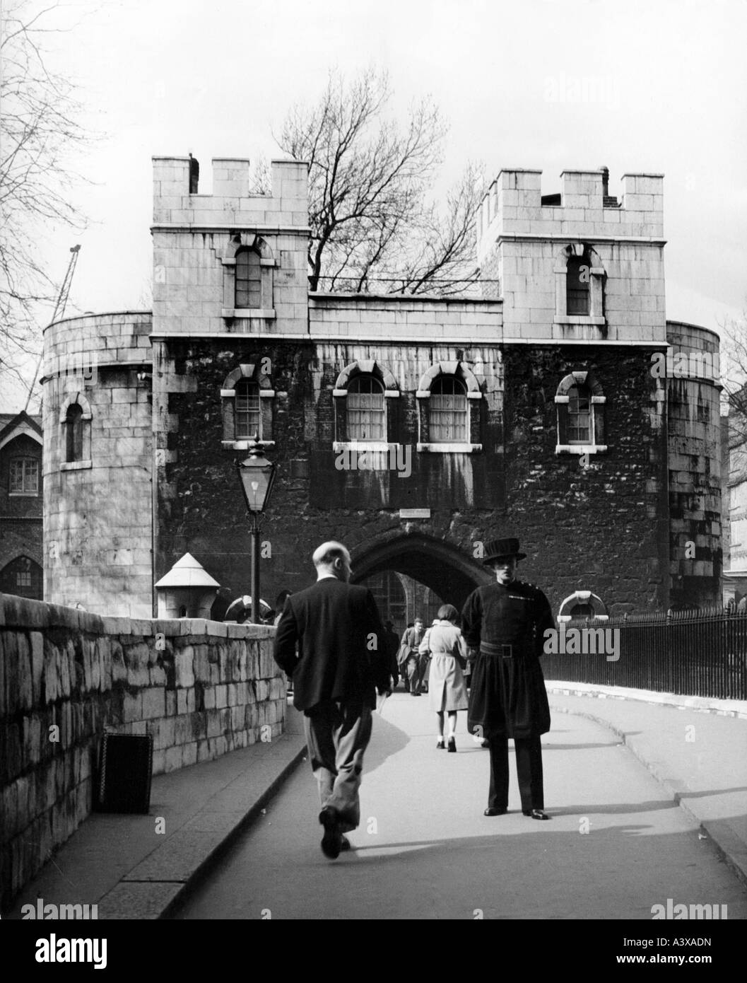 Geographie/Reise, Großbritannien, London, Gebäude, Turm, Eingang mit Wache, 1950er Jahre, Stockfoto