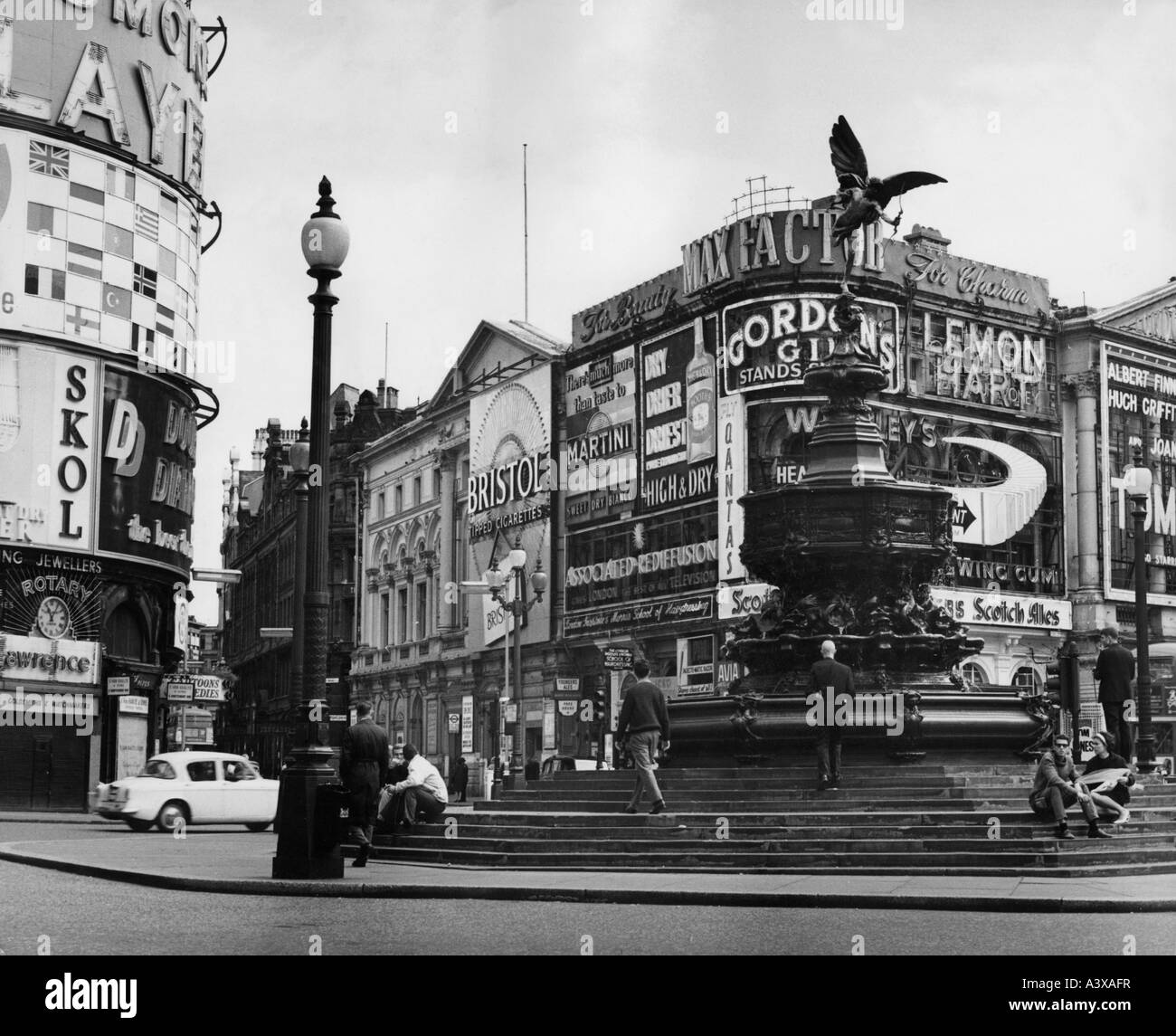 Geographie/Reisen, Großbritannien, London, Plätze, Piccadilly Circus, Statue des Eros, 1950er Jahre, Stockfoto