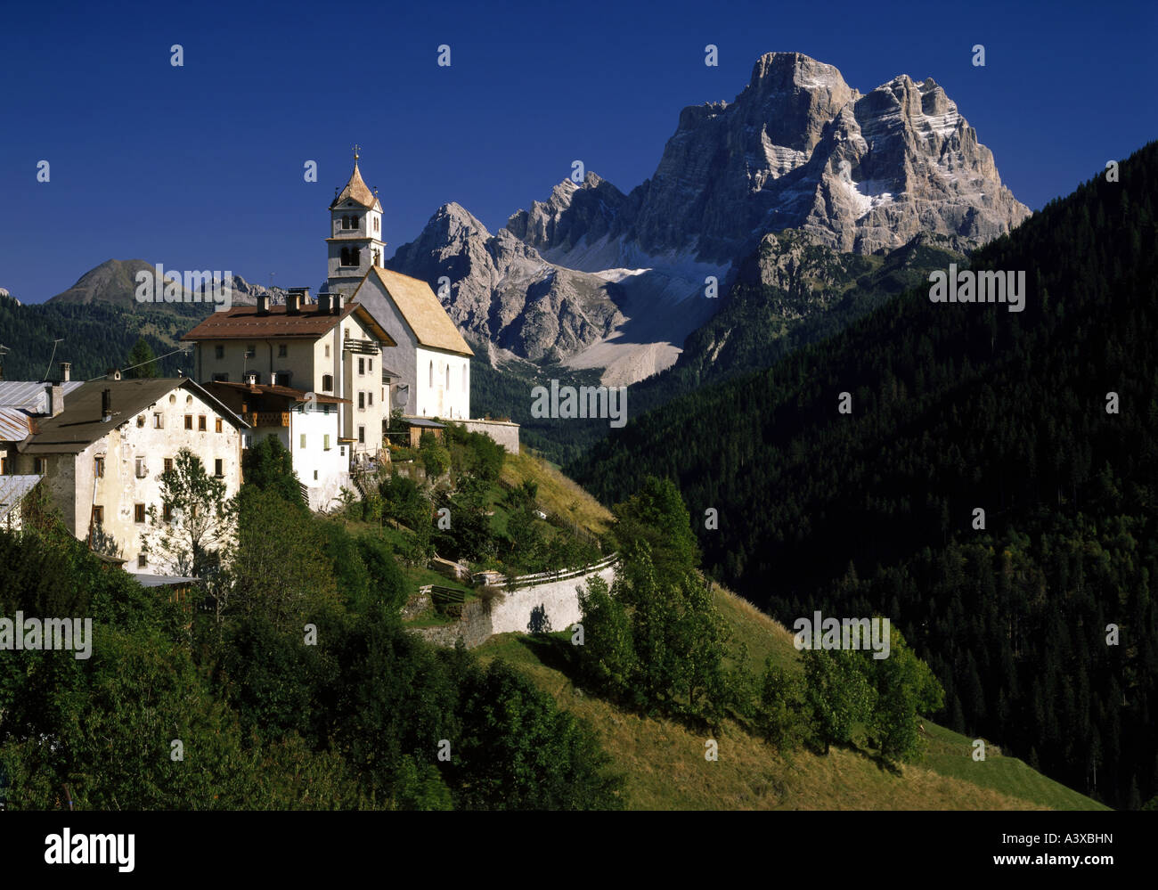 Geographie/Reisen, Italien, Veneto, Colle Santa Lucia, Stadtbild mit Europa, Stadtansichten, Stadtansicht, Ansichten, Monte Cristallo, Hütte Stockfoto
