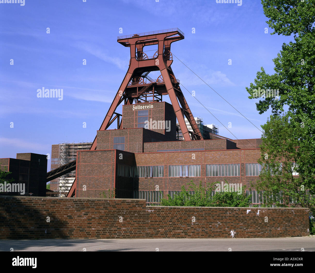 Geographie / Reisen, Deutschland, Nordrhein-Westfalen, Essen, Gebäude, Zeche Zollverein, Minenschacht XII, Außenansicht, Welle Stockfoto