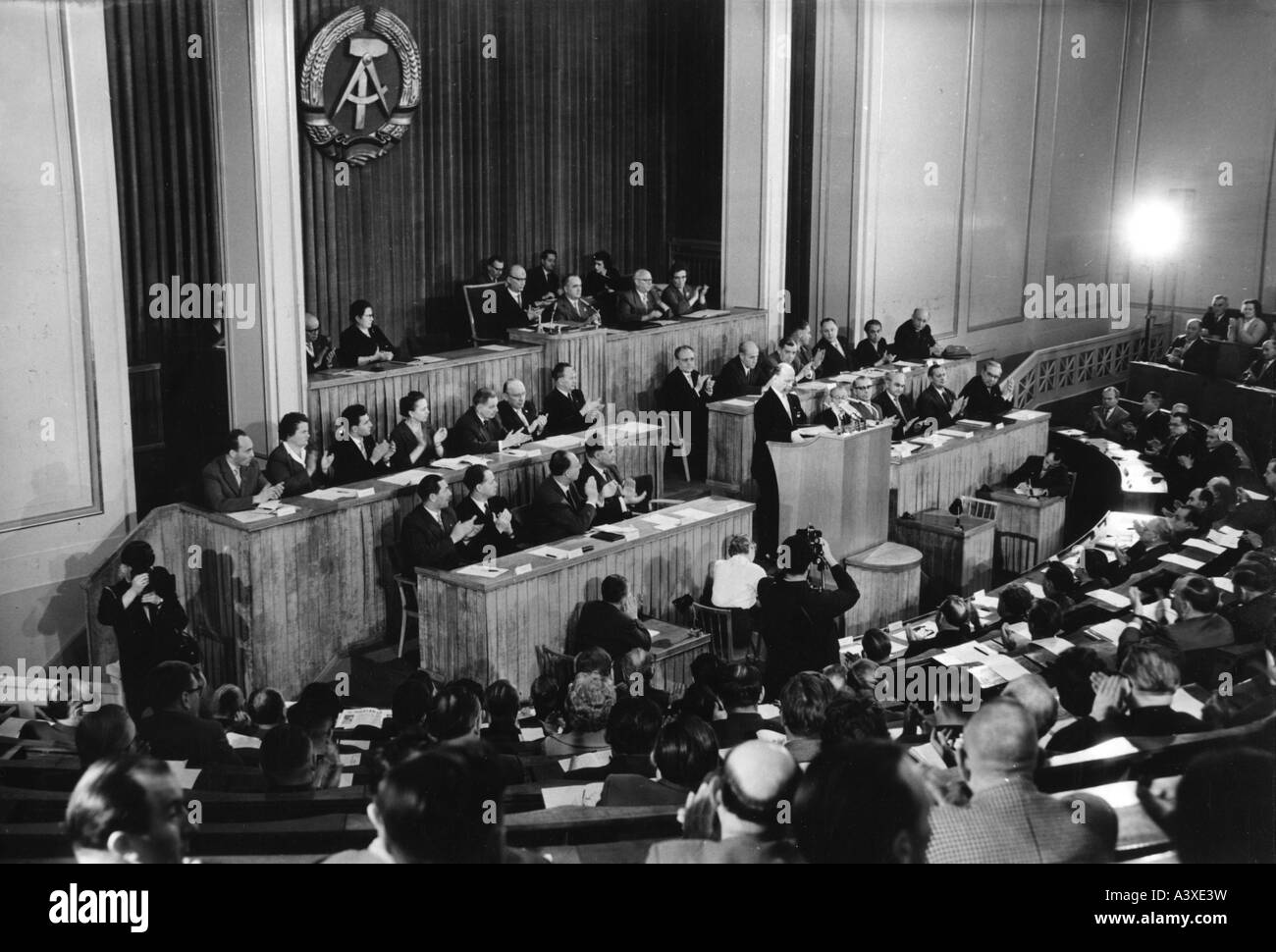 Geografie/Reisen, Deutschland, Deutsche Demokratische Republik, Politik, parlament, 15. Sitzungsperiode, Rede von Walter Ulbricht, Ost-Berlin, 4.10.1960, DDR, Volkskammer, Regierung, 20. Jahrhundert, Stockfoto