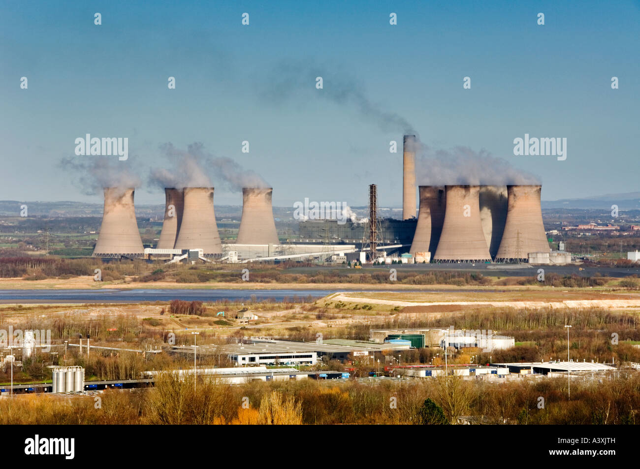 Fiddlers Ferry Kraftwerk und den Fluss Mersey, in der Nähe von Runcorn, Cheshire, England, UK Stockfoto