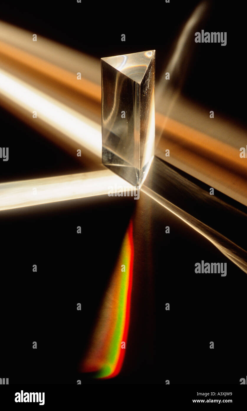 Dreieckige Dispersive Prisma brechen Licht in seine konstituierenden Spektralfarben Stockfoto