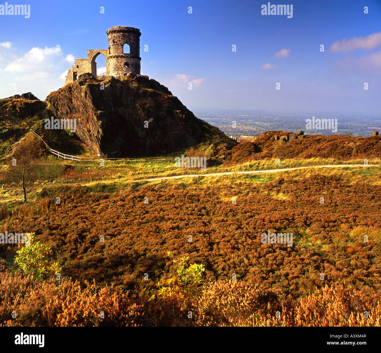 Torheit Mow Cop Burg und der Cheshire Ebene, Mow Cop, in der Nähe von Biddulph auf Cheshire Grenze Staffordshire, England, UK Stockfoto