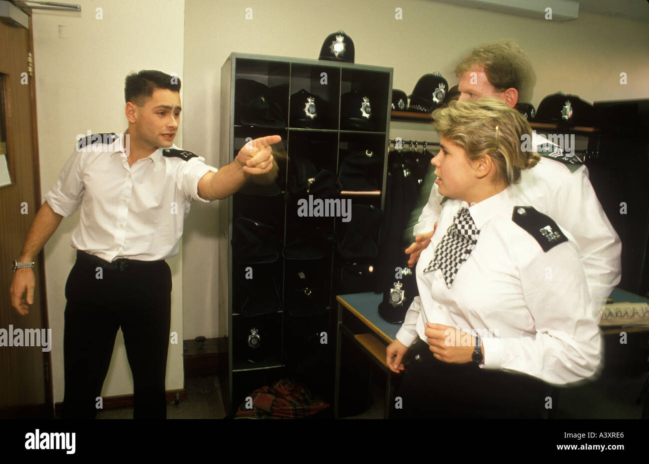 Polizei Ausbildung Schule Hendon Police College The Peel Center North London Rekruten handeln mögliche Szenarien Roll play 1990s HOMER SYKES Stockfoto