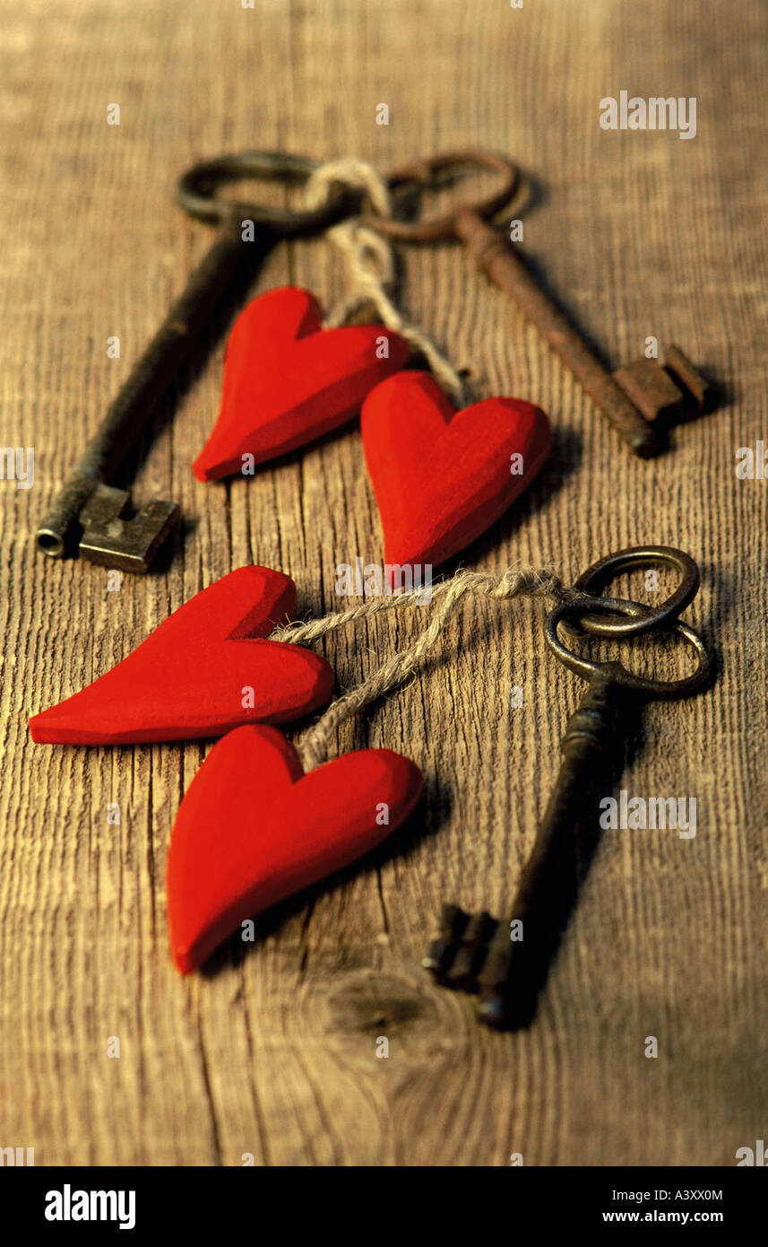 alte Schlüssel mit Schlüsselring Anhänger Herz Stockfoto