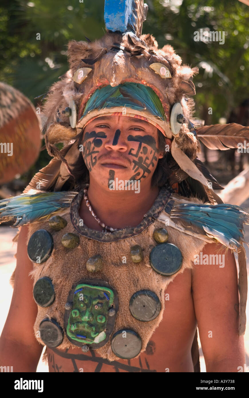 Portrait männlicher Maya-Krieger im Kostüm Riviera Maya Mexiko  Stockfotografie - Alamy