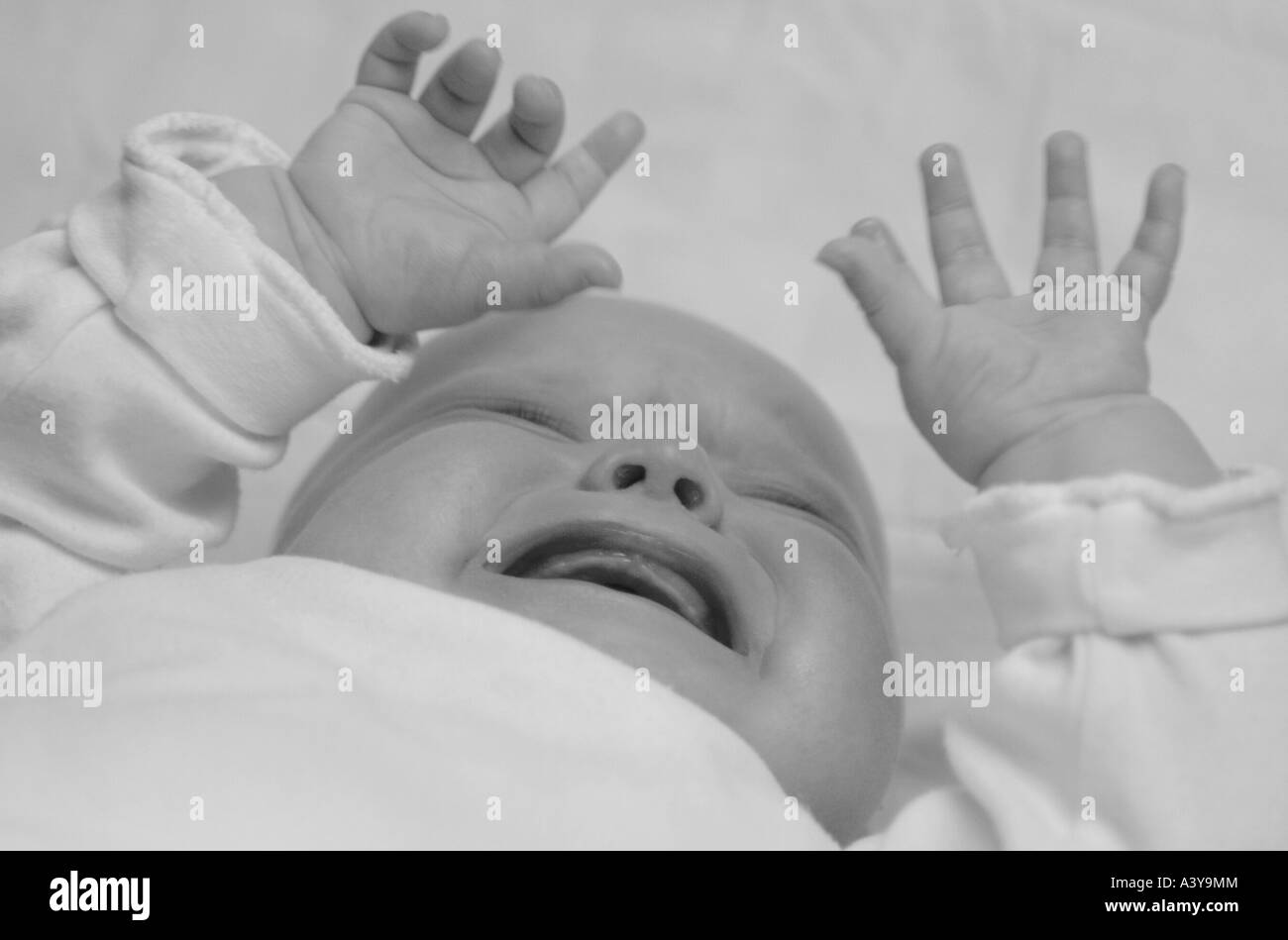 Menschen, Menschen, Menschen (Homo Sapiens Sapiens), Baby weint Stockfoto