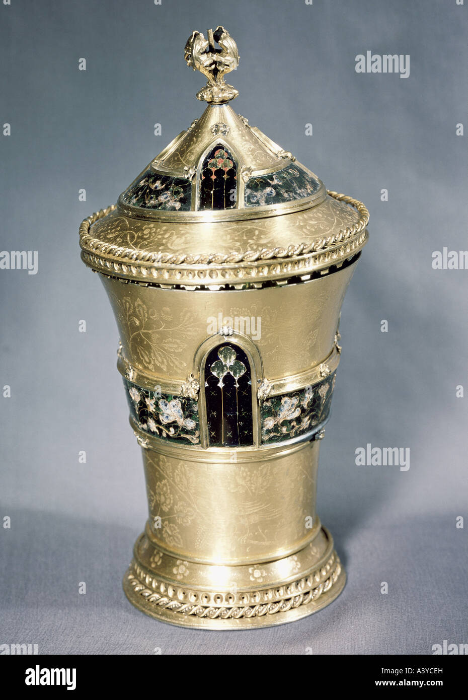 "Bildende Kunst, Schiff, Schiff,"Merode Cup", Tasse mit Kappe, Burgund oder Flandern, Anfang des 15. Jahrhunderts, trinken vergoldet Silber, Enam Stockfoto