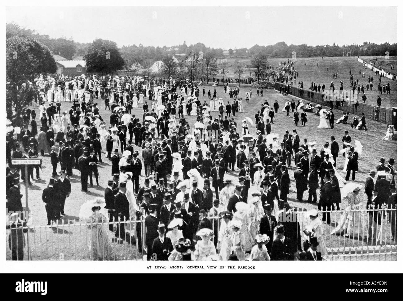 Ascot The Paddock 1905 einen allgemeinen Überblick über die Racegoers Tagung des führenden sozialen Englisch Stockfoto