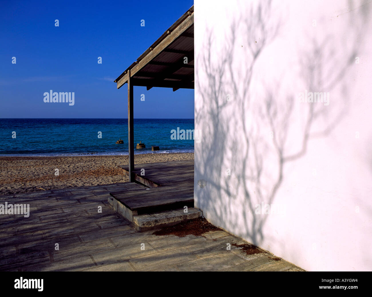 digitale Verbesserung Strandrestaurant im Winter Spanien Stockfoto