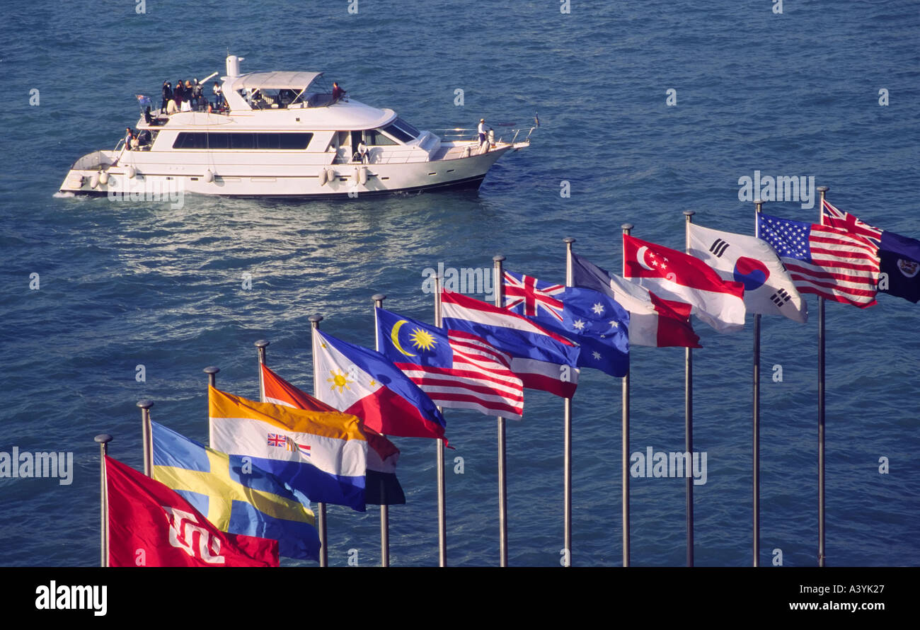 Boot und Linie der Flaggen der Nationen Hong Kong Stockfoto