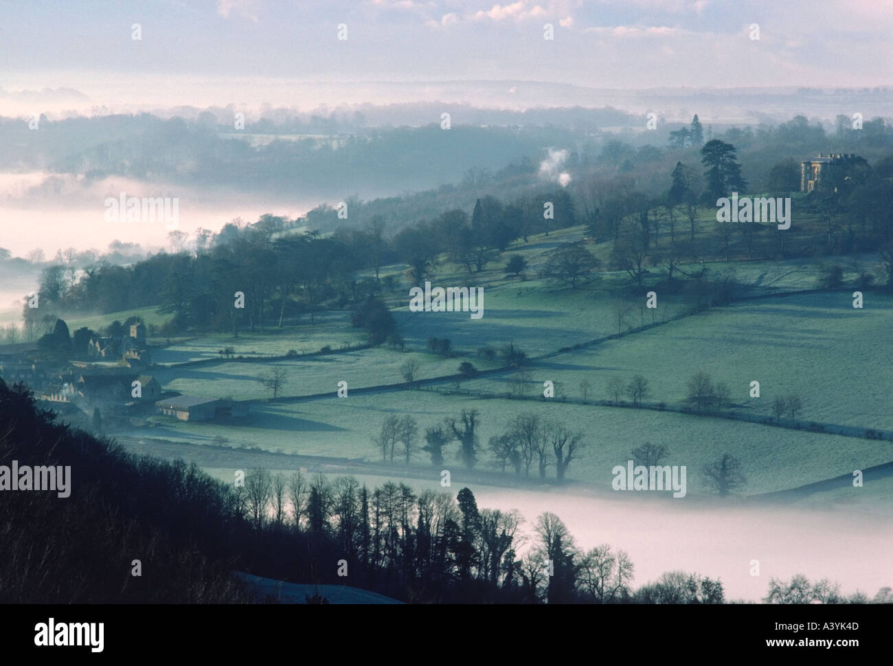 Nebel im Limpley Stoke-Tal in der Nähe von Bad Stockfoto