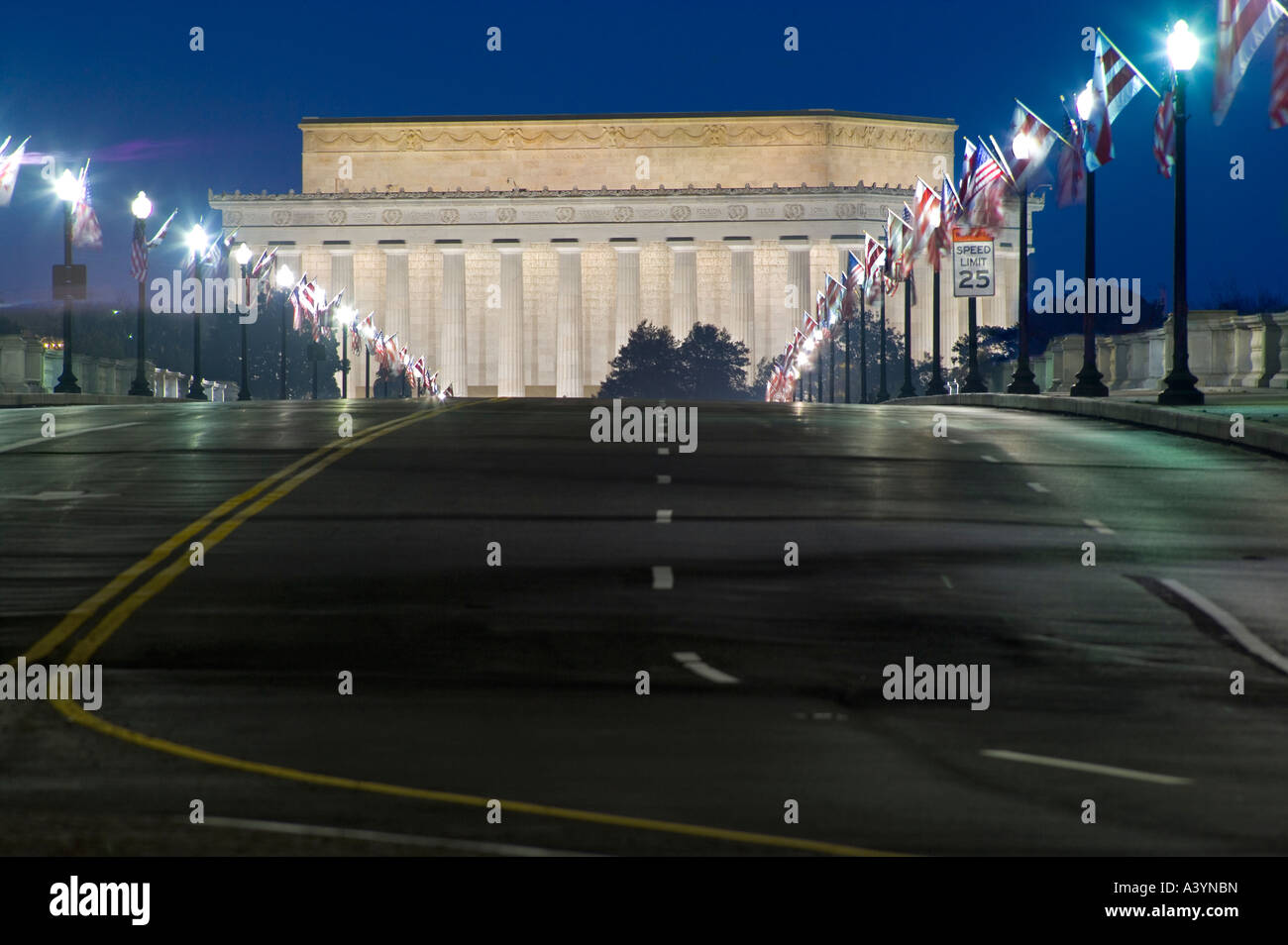 Washington D.C. - Lincoln Memorial und Arlington Memorial Bridge bei Nacht, leer. Stockfoto