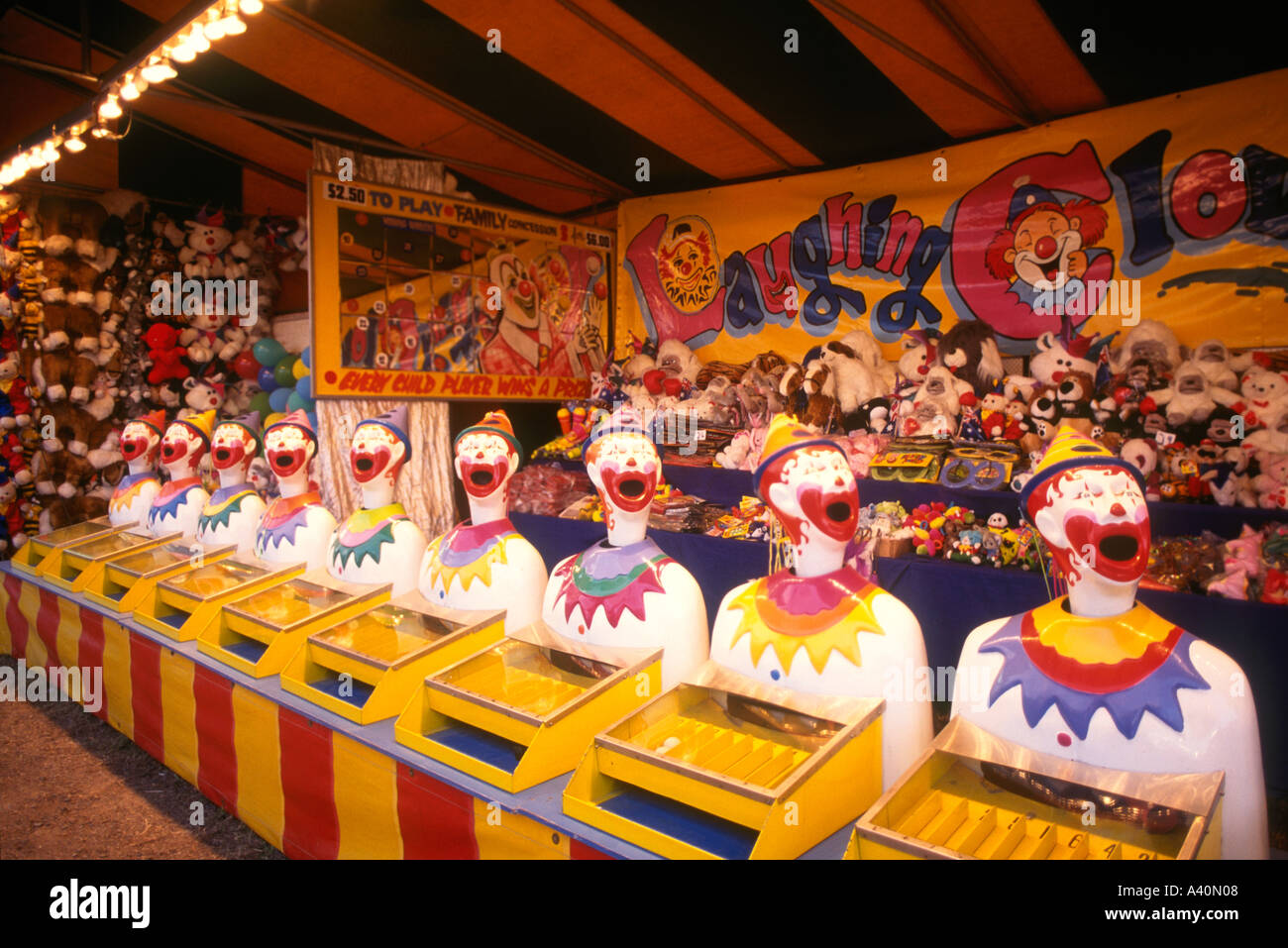 Lachende Clowns auf dem Jahrmarkt Stockfoto