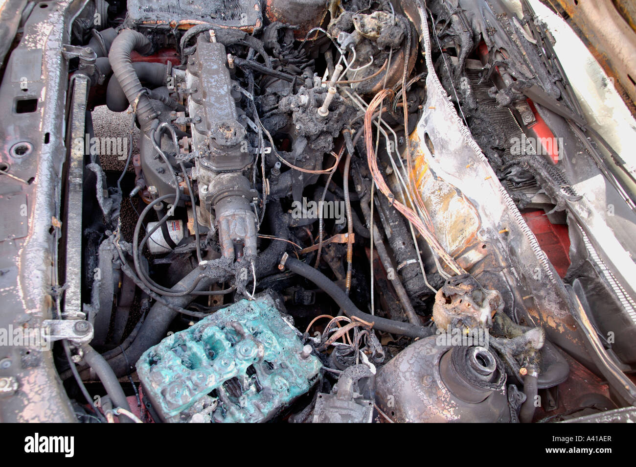 Motorraum des ausgebrannt Vauxhall Astra custom Auto Ergebnis Brandanschlags UK Stockfoto
