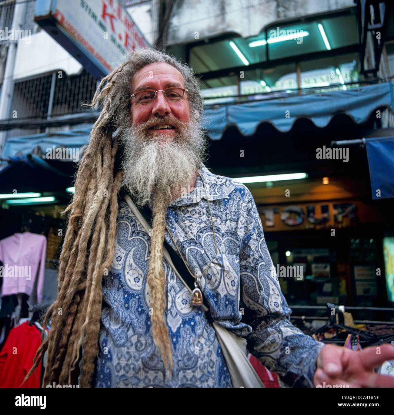 Alter Hippie Khao San Road Bangkok Thailand Südostasien Stockfoto, Bild