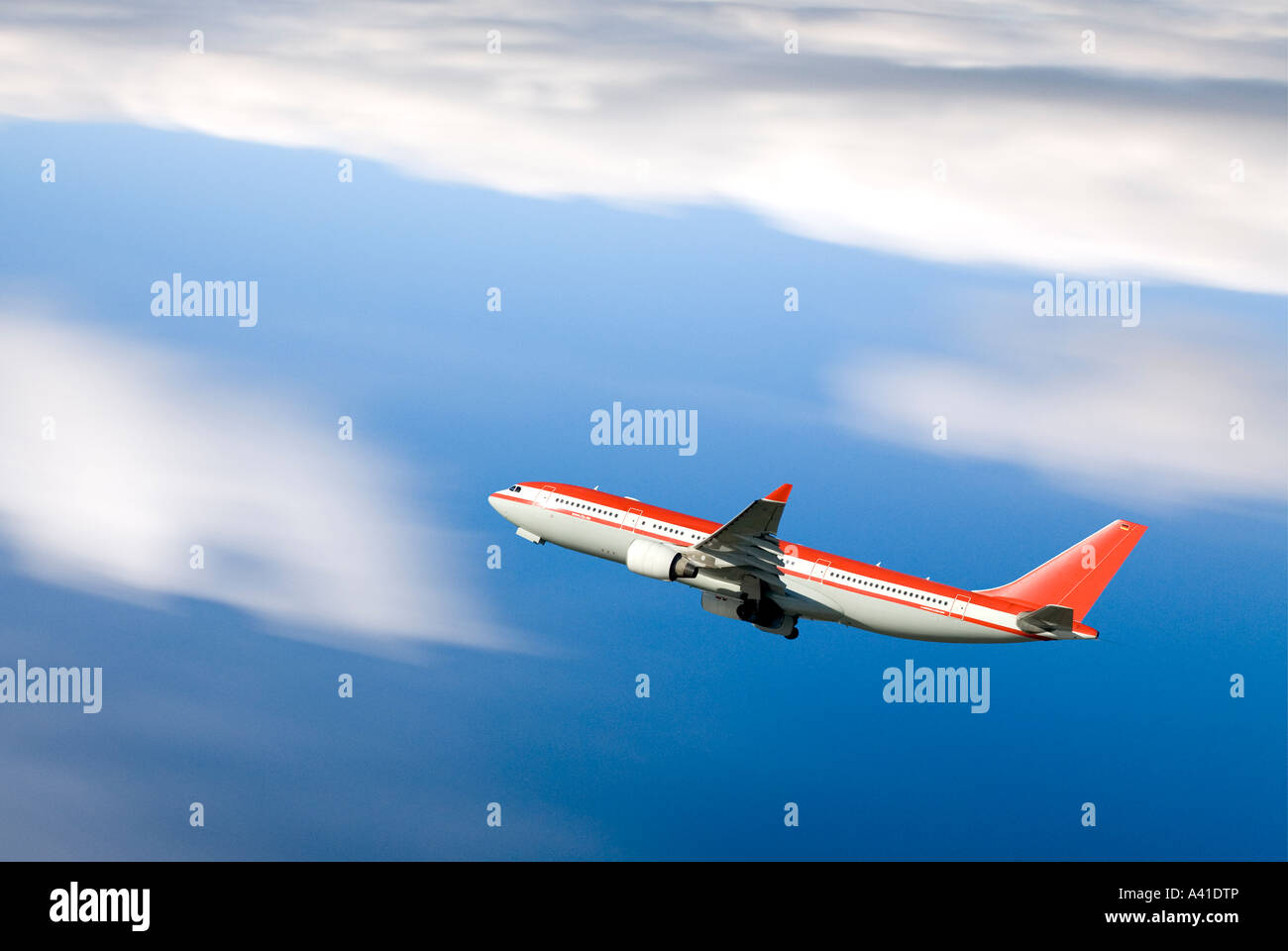 Flugzeug Airbus A330-200 über Ocean digital verändert Stockfoto