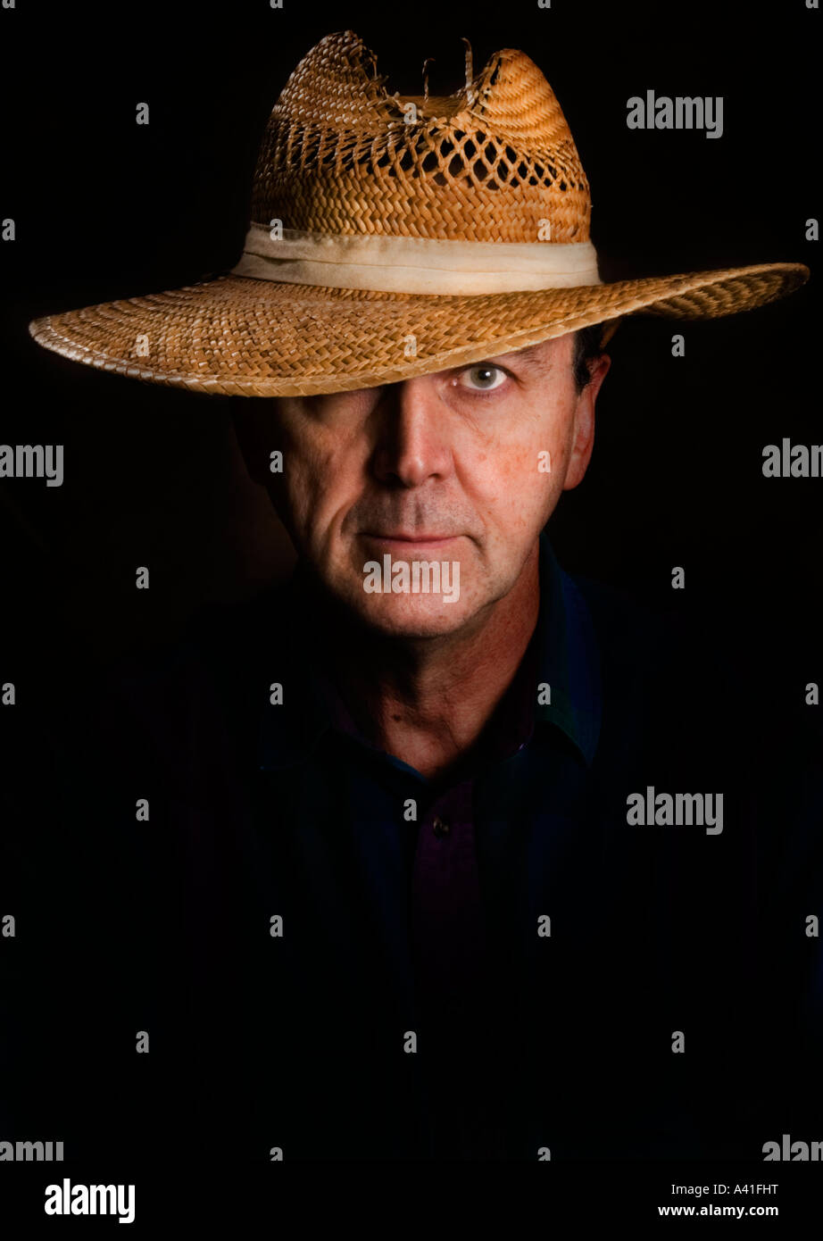 Porträt eines Mannes mit Hut Stroh Angeln. Stockfoto