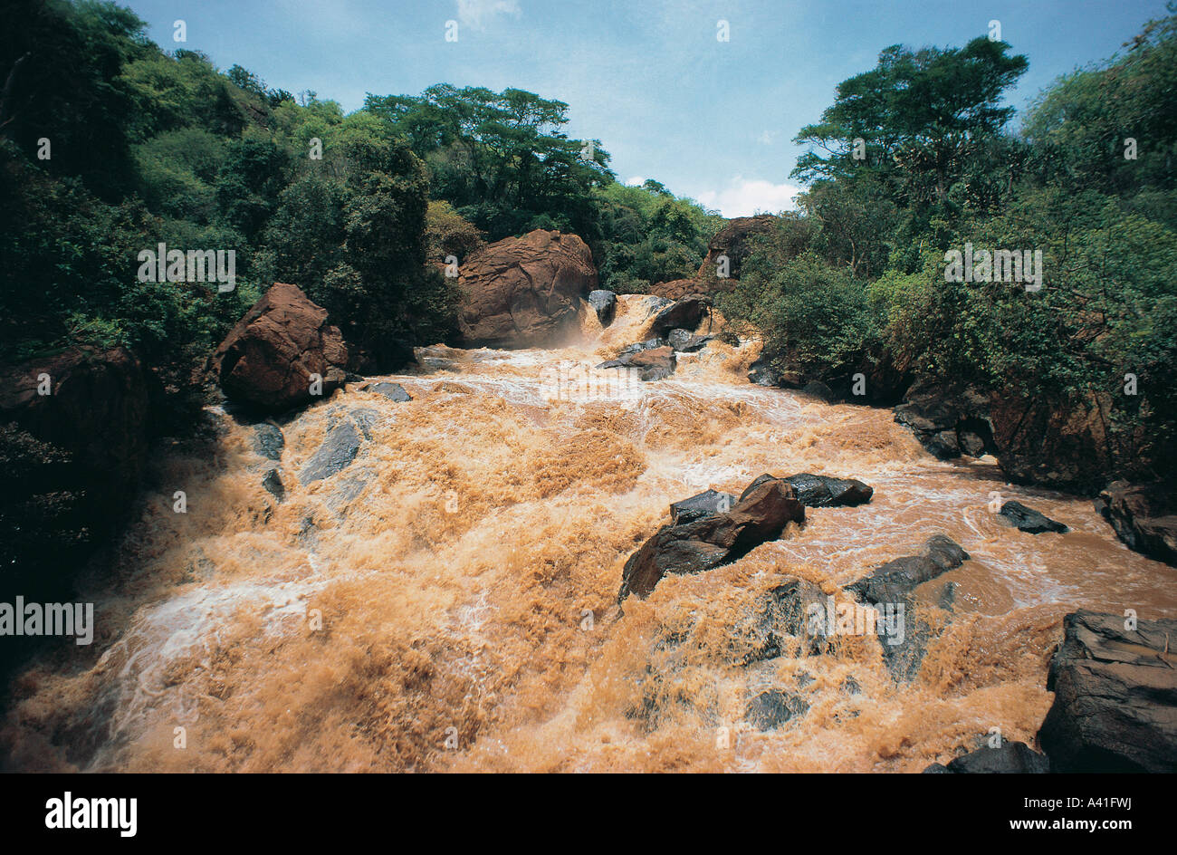 Tana River in Flut nach starkem Regen in der Nähe von Muranga im zentralen Provinz Kenia in Ostafrika Stockfoto