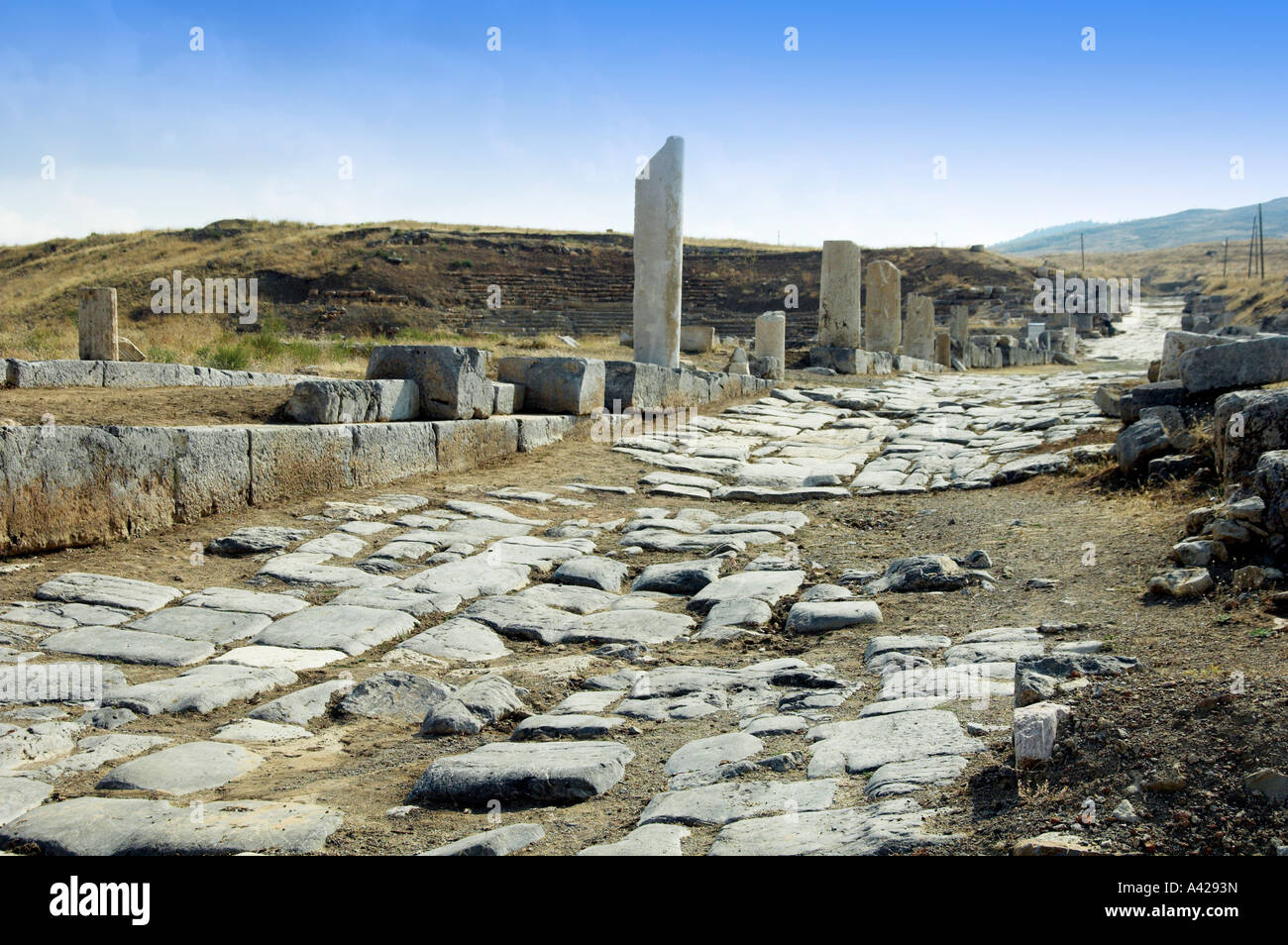 Die historische Hauptstraße und die Ruinen von Antiochia in Pisidien in der Nähe von Yalvac Türkei Stockfoto
