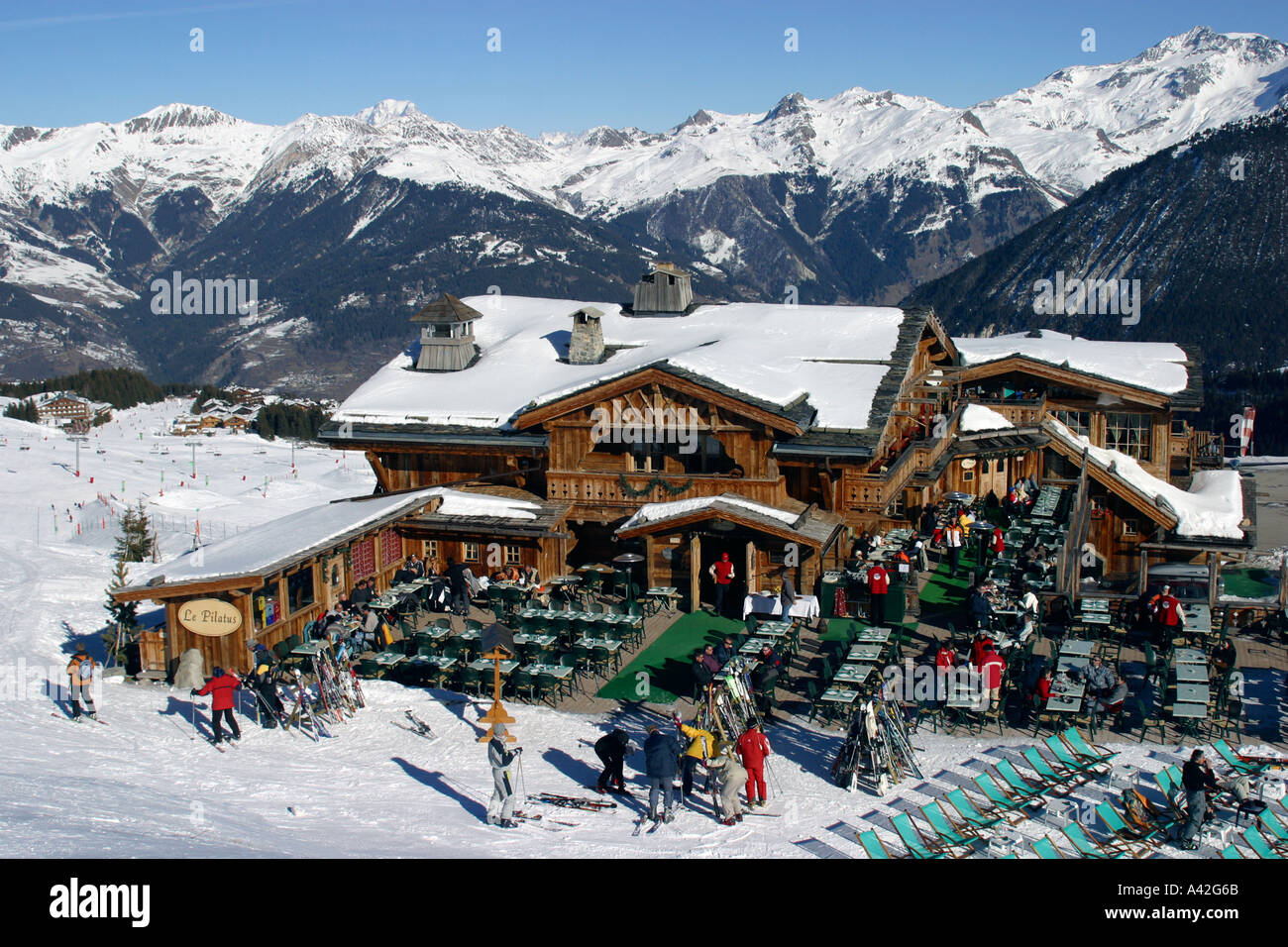 Das Restaurant Le Pilatus bei der Altiport an den Skiort Courchevel in Frankreich Stockfoto