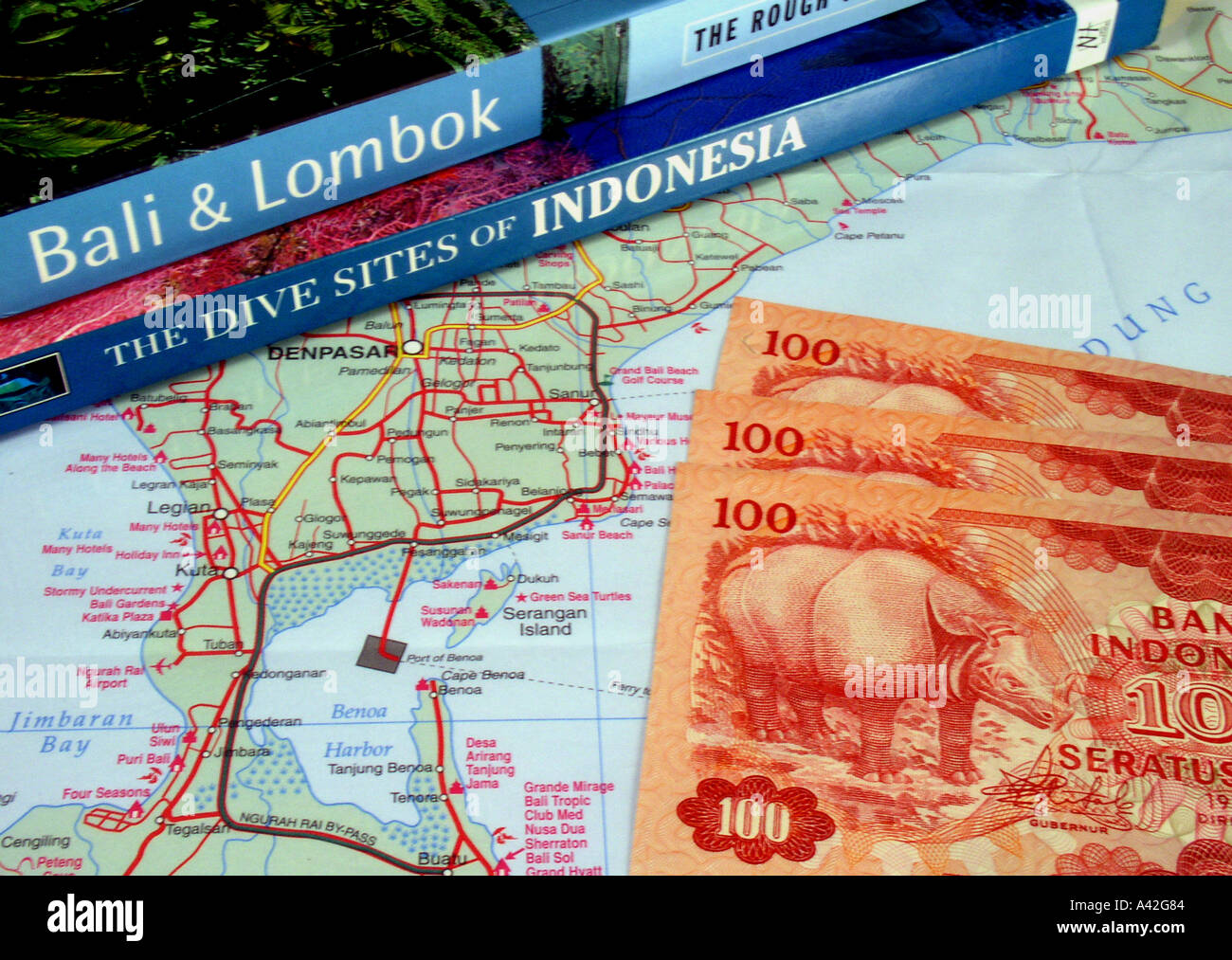 Karte von Denpasar Bali Lombok Indonesien Reiseführer Rough Guide Bali Lombok Dive Sites Indonesien Währung indonesische rupiah Stockfoto