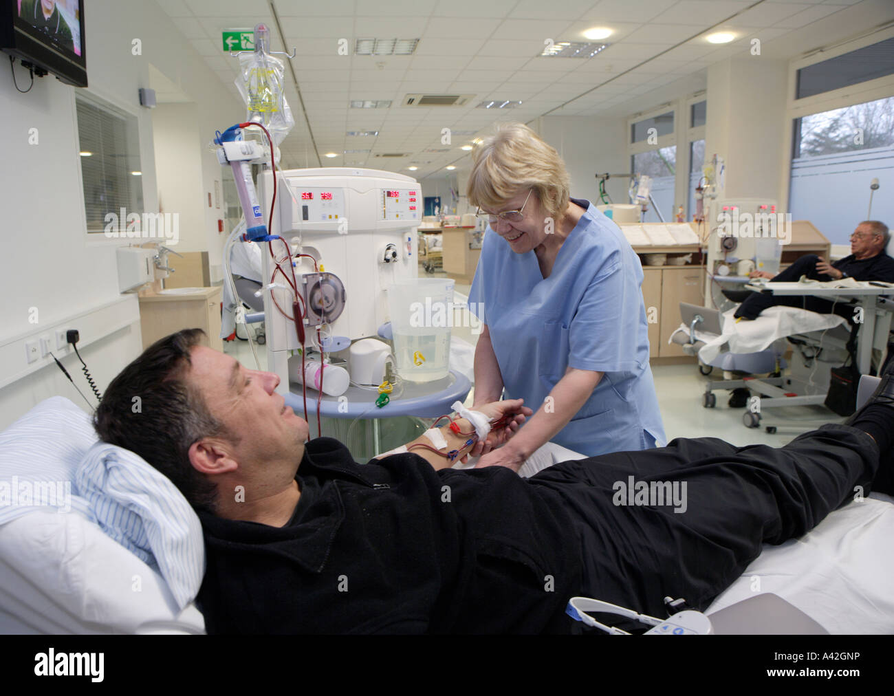 Patient während seiner Dialyse Dialysezentrum im Dominikus Krankenhaus Stockfoto