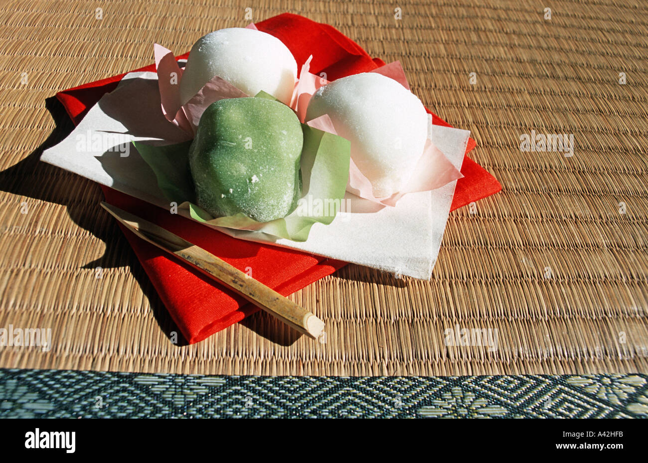 Daifuku Rice Süßwaren gefüllt mit süßen Bohnen paste Laid out auf einer Tatami Matte traditionelle japanische Heimat Nara Japan Stockfoto