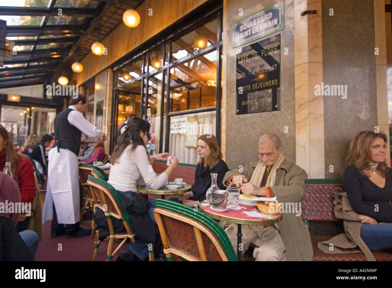 Paris St Deutsch Cafe de Flore Stockfoto