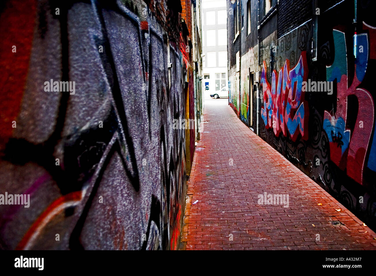 Grafitti gefüllten Gasse in Amsterdam Stockfoto