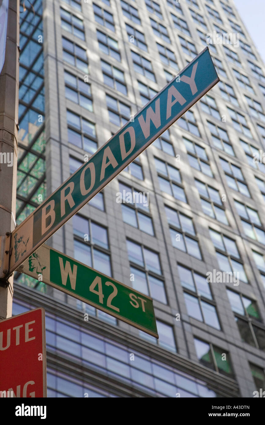 broadway and 42nd street sign in manhattan new york Stockfoto