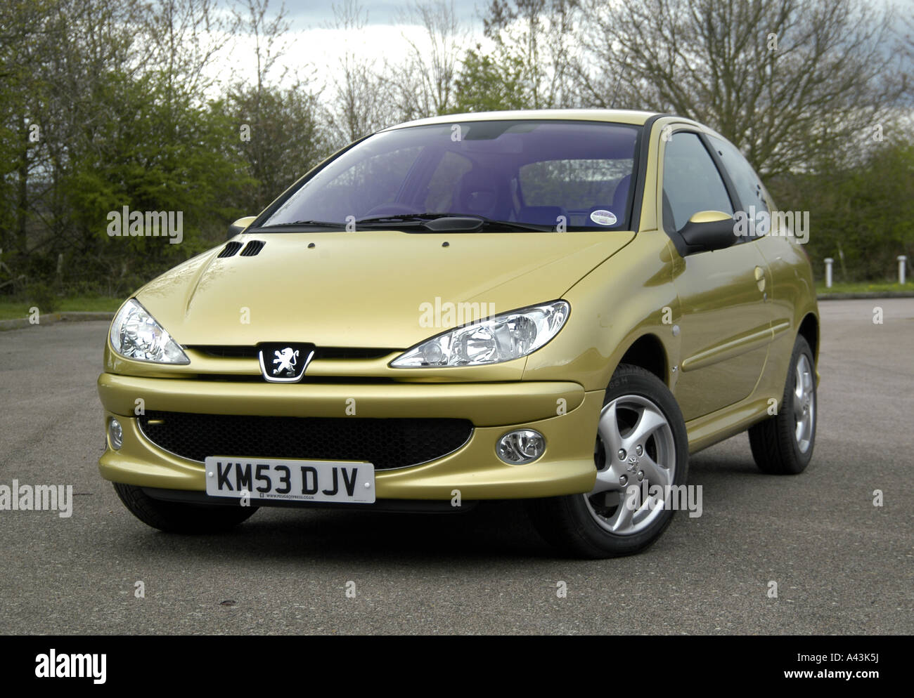 Peugeot 206 front -Fotos und -Bildmaterial in hoher Auflösung – Alamy