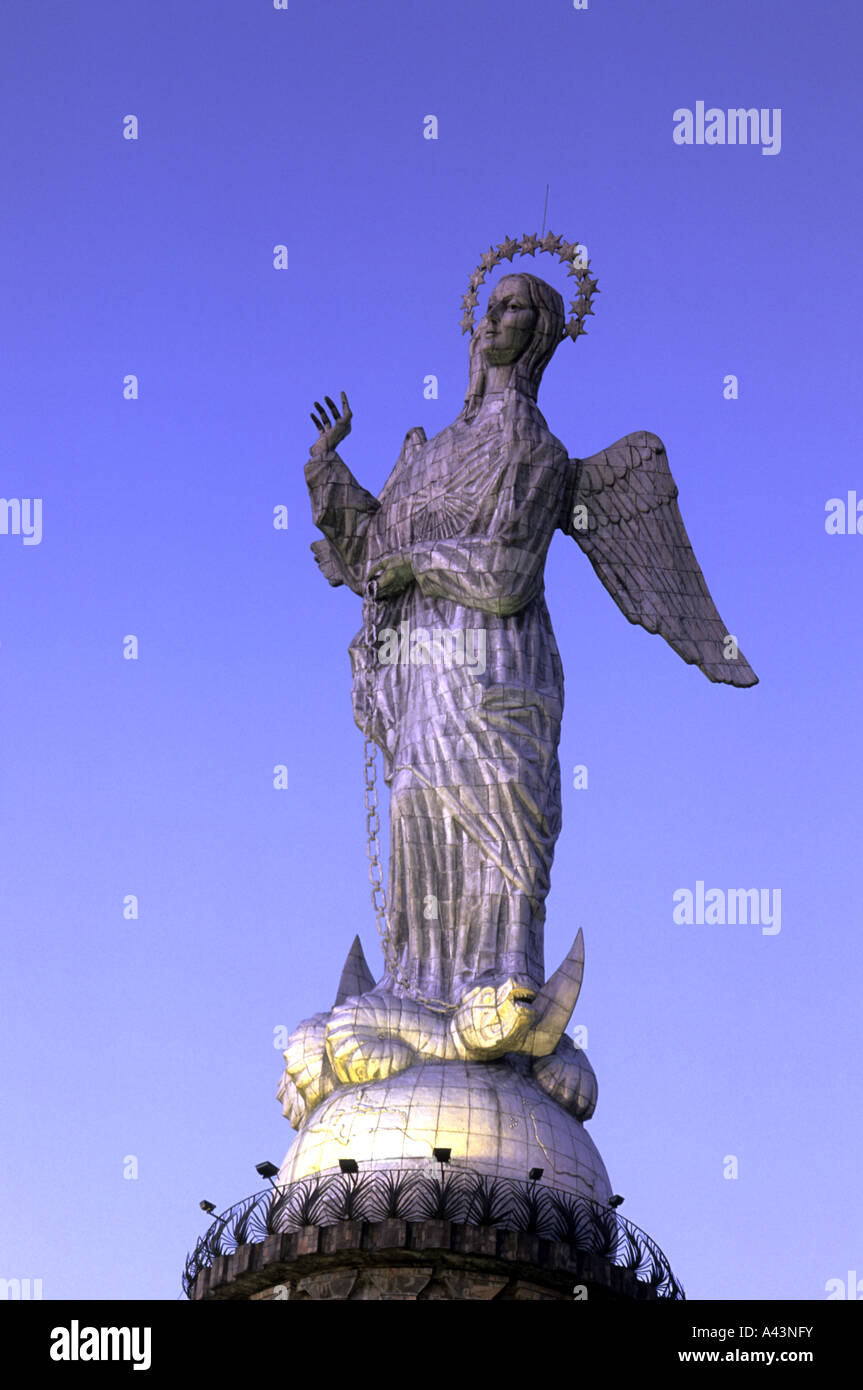 Statue von La Virgen del Quito auf El Panecillo kleinen Brotlaib in der Nähe der Altstadt der Hauptstadt Quito Ecuador Anden Stockfoto