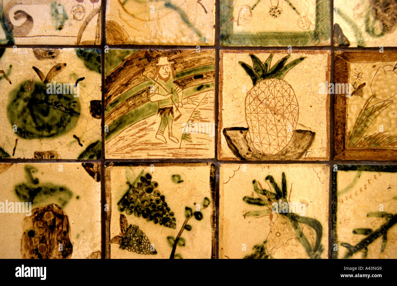 Küchenfliesen Malerei Kunst Frankreich Obst Trauben Stockfoto