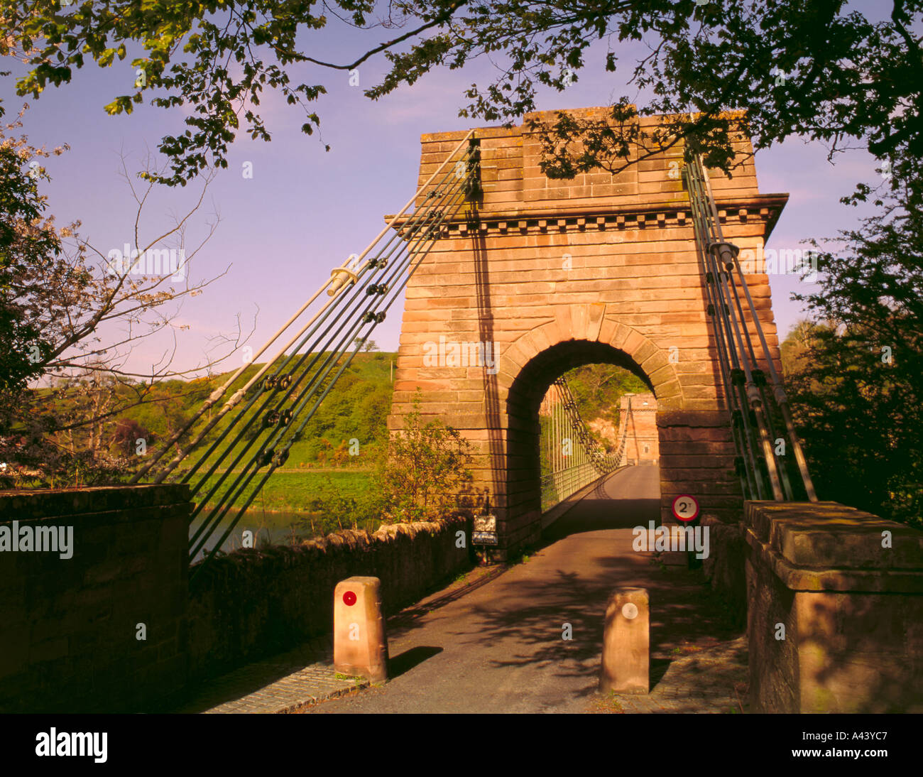 Der schottische Tower, union Hängebrücke über den Fluss Tweed, Grenzen, Schottland,/Northumberland, England, UK. Stockfoto