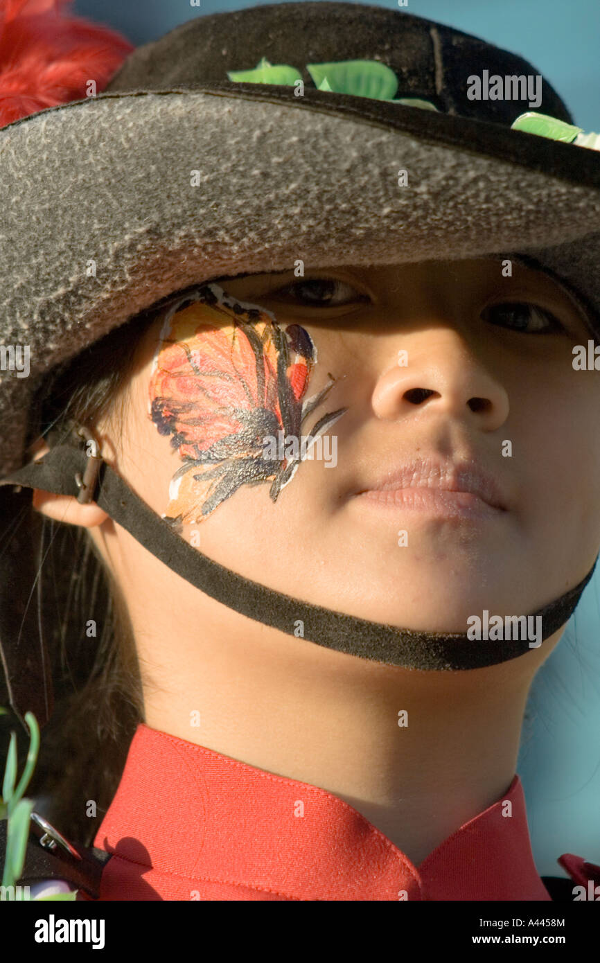 Bandswoman mit Schmetterling Tattoo an der Floral Parade am 27. Januar 2007 Stockfoto