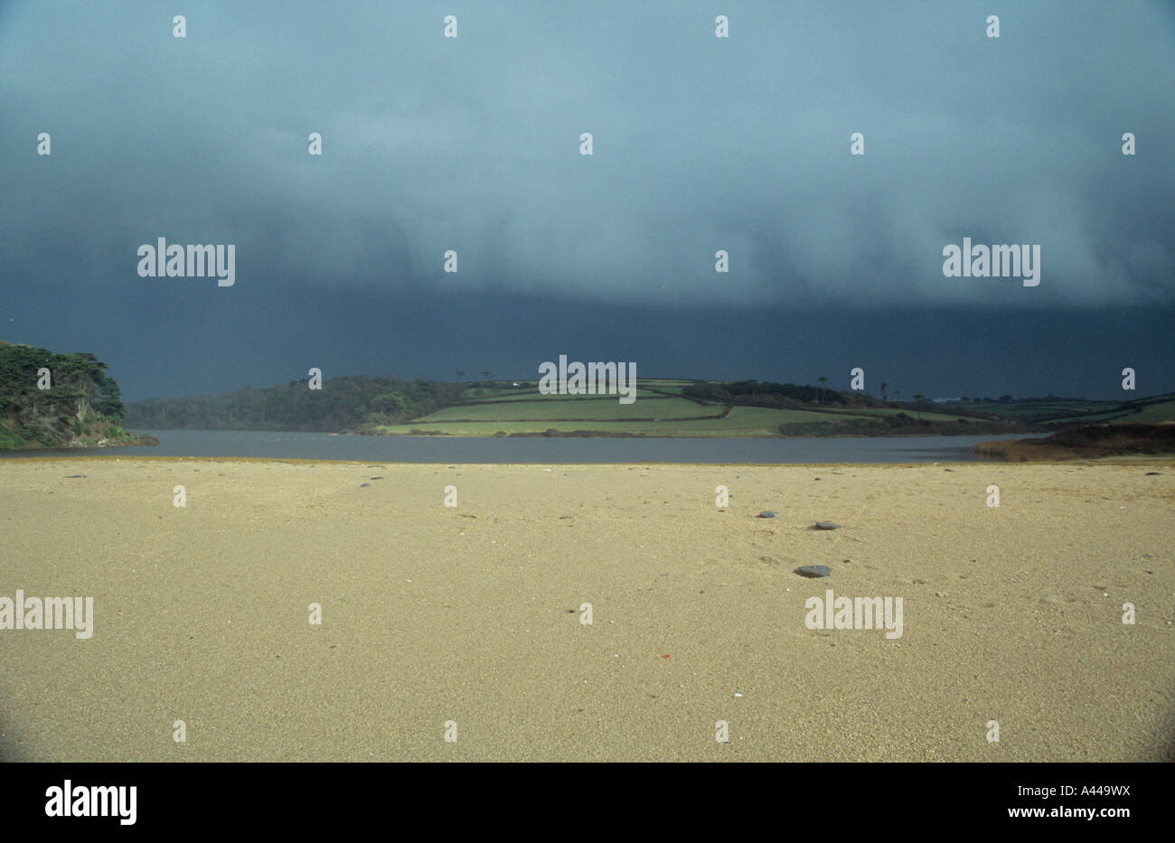 Loe Bar mit Blick auf Loe Pool in der Nähe von Porthleven Cornwall. Stockfoto