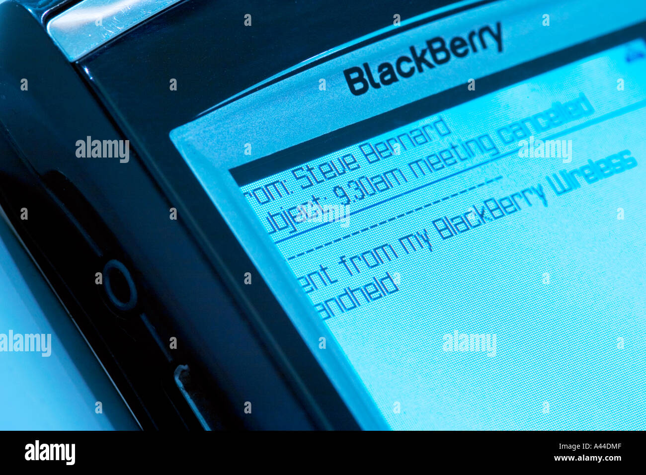 BlackBerry handheld tragbares Kommunikationsgerät mit stornierten Besprechungsnachricht Stockfoto