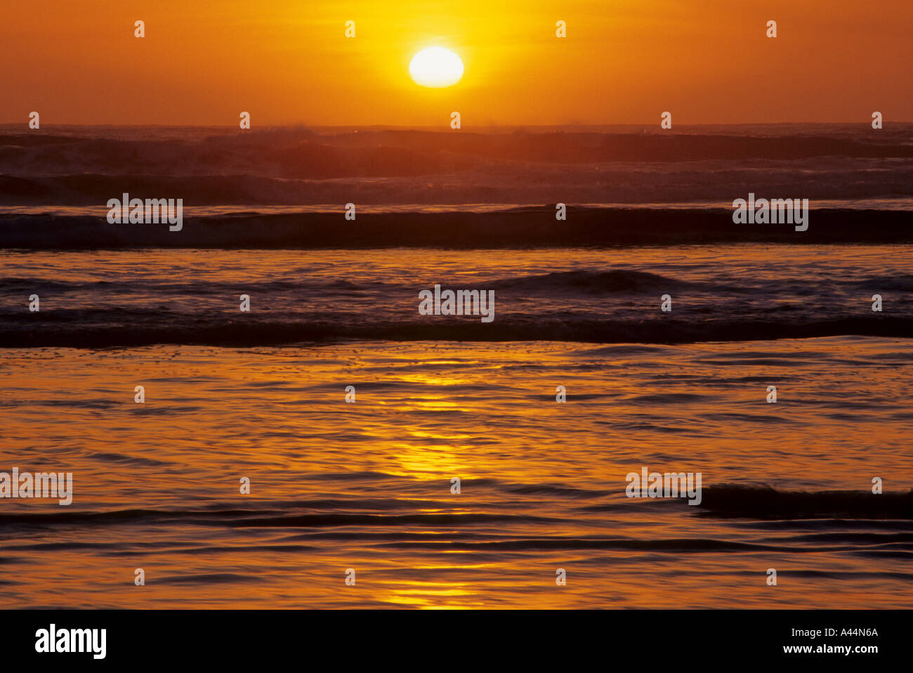 Sonnenuntergang über dem Pazifischen Ozean Morro Strand State Beach Kalifornien USA Stockfoto