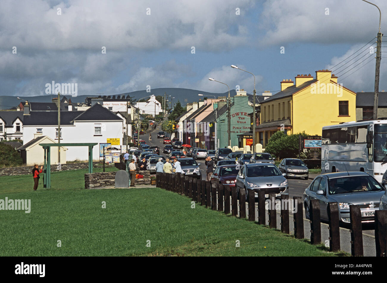 WATERVILLE CO KERRY REPUBLIC OF Irland EU EIRE September Suche entlang der Hauptstraße von diesem Ferienort Stockfoto