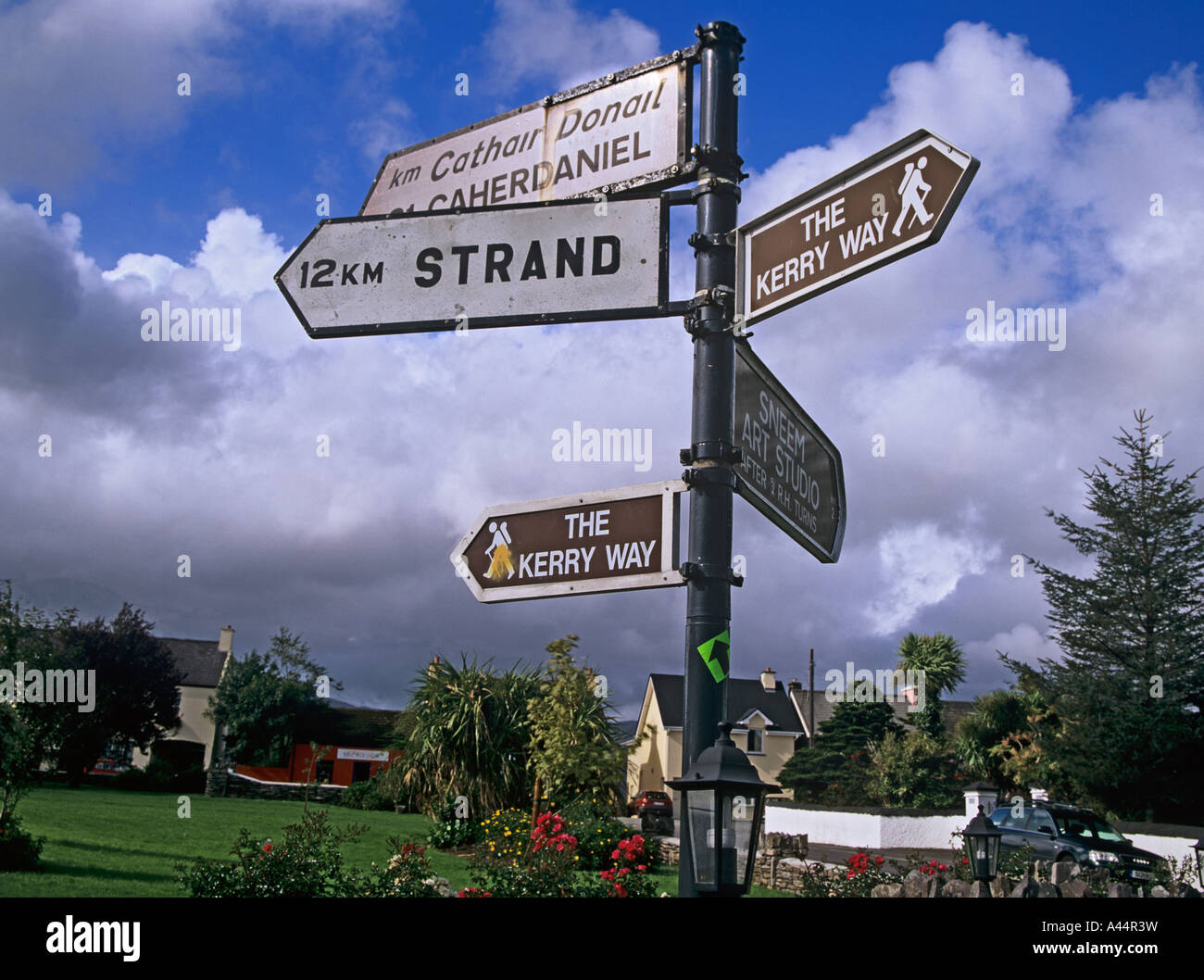 SNEEM COUNTY KERRY Republik von Irland September Wegweiser für den Kerry Way ein beliebter Spaziergang auf dem Ring of Kerry Stockfoto