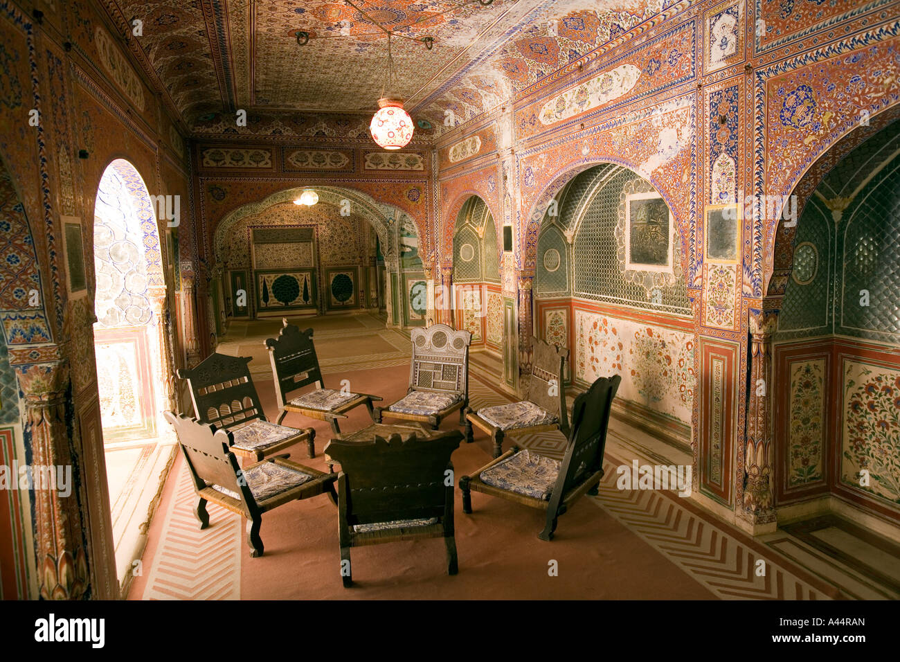 Indien Rajasthan Samode Palast in der Nähe von Jaipur bemalte kunstvoll Wohnzimmer Stockfoto