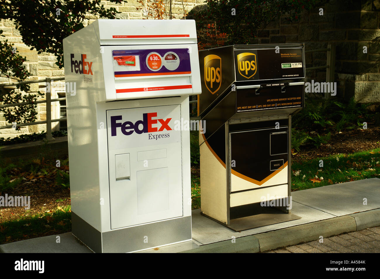 AJD53230, Princeton, New Jersey, New Jersey, Princeton University, FedEx, UPS Boxen Stockfoto