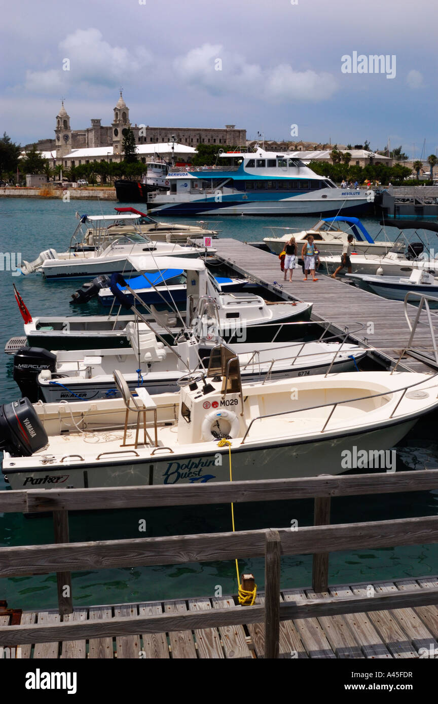 Sportboote am Royal Naval Dockyard verankert Stockfoto