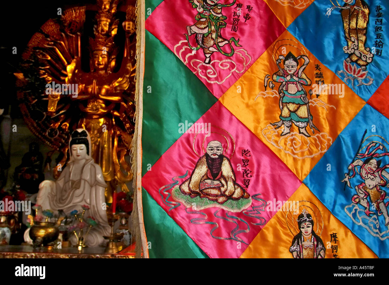 ein Vorhang vor einem Altar in der Guoqing buddhistische Tempel Tiantai-china Stockfoto